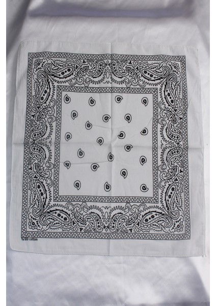 Beyaz Renk Siyah Şal Desenli Kare Bandana fiyatları