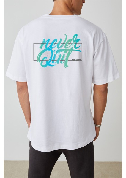 Unisex Never Quit Baskılı Beyaz Oversize T-Shirt modelleri