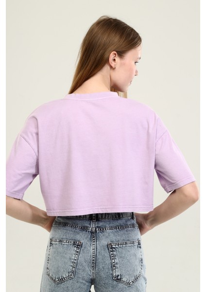 Lila Baskı Detaylı Crop T-Shirt indirimleri
