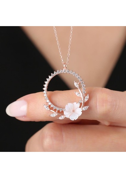 Pırlanta Montür Işıltılı Manolya Çiçeği Tacı Rose Renk Flowers Gümüş Kolye