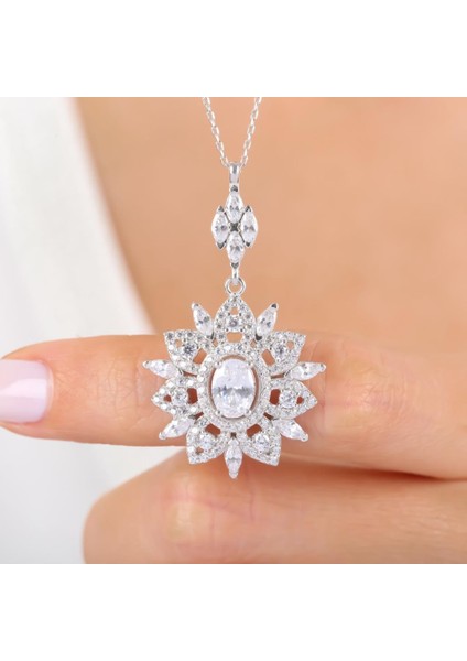 Pırlanta Montür Işıltılı Kraliçe Güneşi Gümüş Kolye