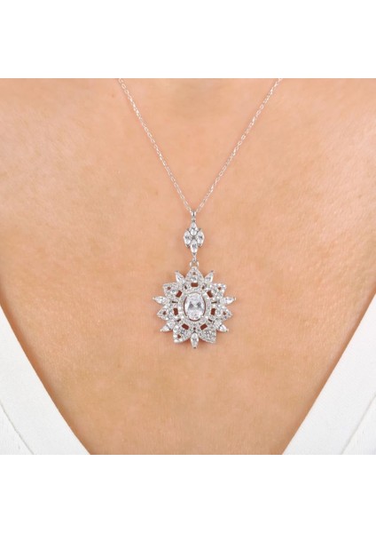 Pırlanta Montür Işıltılı Kraliçe Güneşi Gümüş Kolye fiyatları