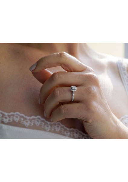 F Renk 0,28 Karat Baget Pırlanta Yüzük 0423R0202