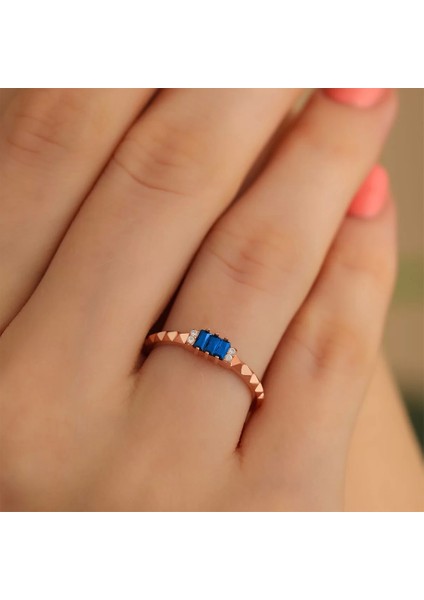 925 Ayar Zirkon Taşı Süslemeli Baget Taş Gümüş Yüzük Rose fiyatları