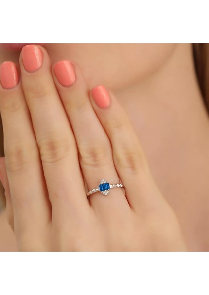 925 Ayar Zirkon Taş Süslemeli Baget Taşlı Elips Gümüş Yüzük Silver