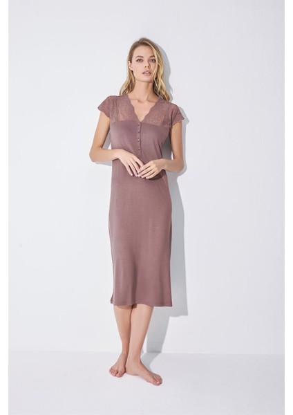 Kadın Yakası Kolu ve Omzu Brode Dantelli Önü Düğmeli Gecelik 18511