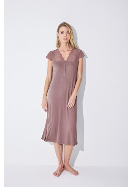 Kadın Yakası Kolu ve Omzu Brode Dantelli Önü Düğmeli Gecelik 18511 indirimleri