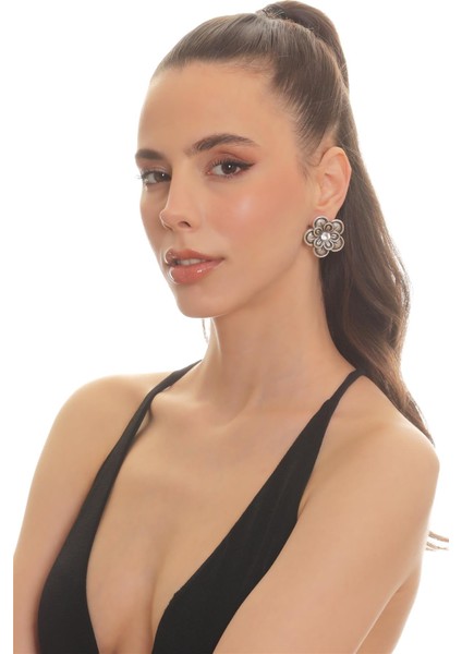 Kadın Antik Gümüş Kaplama Zirkon Taş Detaylı Çivili Model Çiçek Küpe modelleri