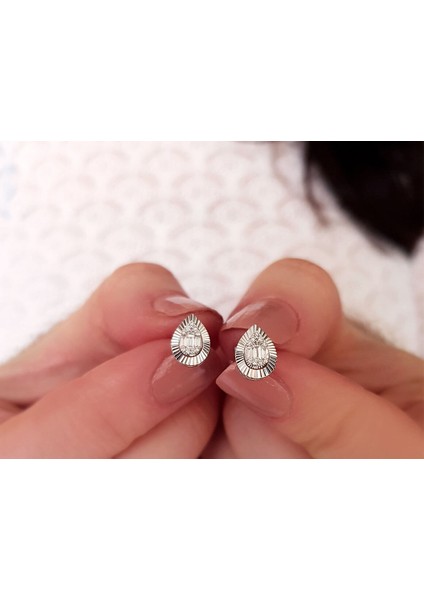 Su Damlası Baget Pırlanta Küpe | Gırantaş Diamond fiyatları