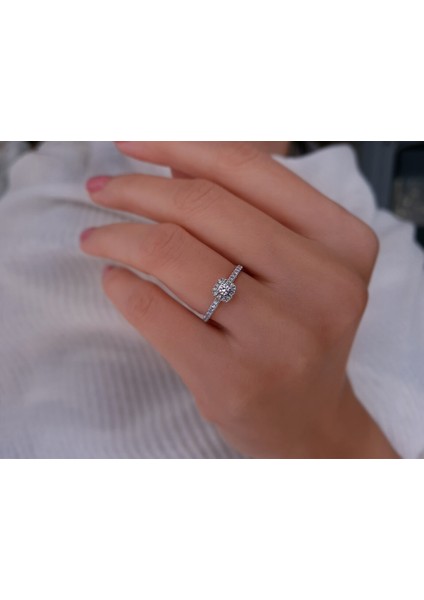 0,75 Karat Prenses Kesim Pırlanta Görünümlü Tektaş Yüzük | Gırantaş Diamond