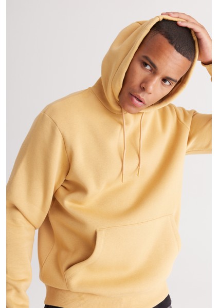 Erkek Hardal Standart Fit Içi Polarlı 3 Iplik Kapüşonlu Kanguru Cepli Pamuklu Sweatshirt