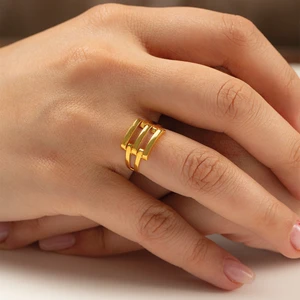 ÇGK KUYUMCULUK 3 Sıra Yaldızlı Kaburga Altın Yüzük CGKYZK0154