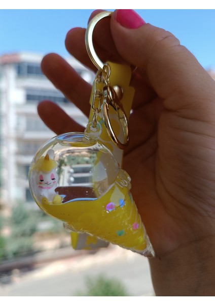 Dondurma Şeklinde Içi Unicorn Figürlü Sarı Sulu Anahtarlık