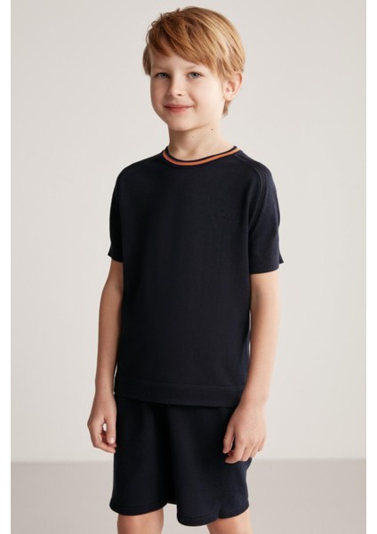 Nakış Logolu Yaka Detaylı Lacivert Triko Çocuk T-Shirt fırsatları