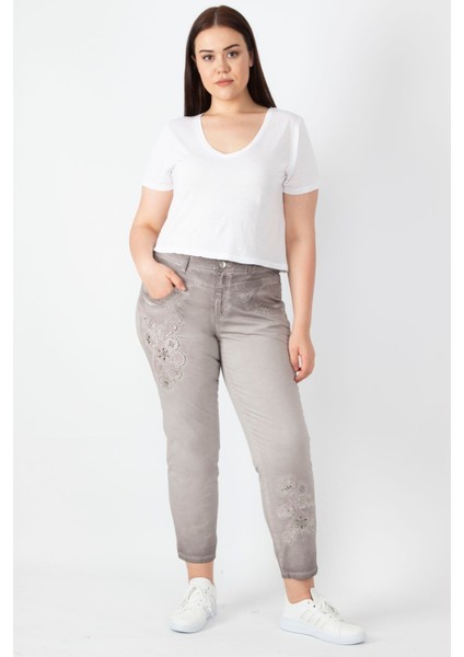 Kadın Taş Batik Yıkama Efektli Aplike Nakışlı Bilek Boy Pantolon 65N29833 modelleri