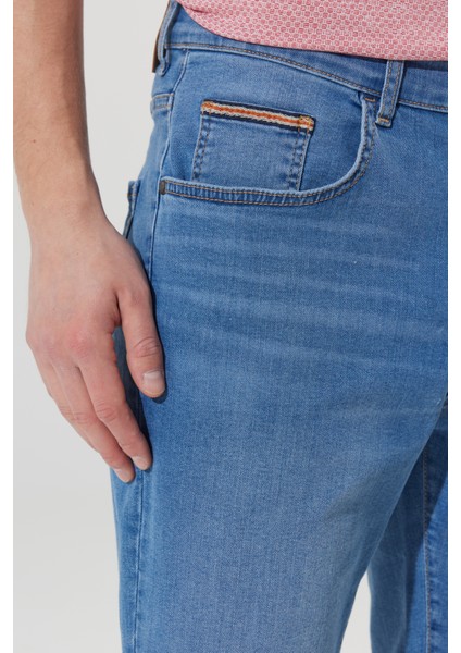 Erkek Açık Mavi Slim Fit Dar Kesim Pamuklu Esnek Denim Şort
