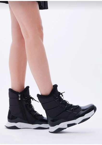 Kadın Bağcıklı Fermuarlı Içi Kürklü Kauçuk Taban Kar Botu modelleri