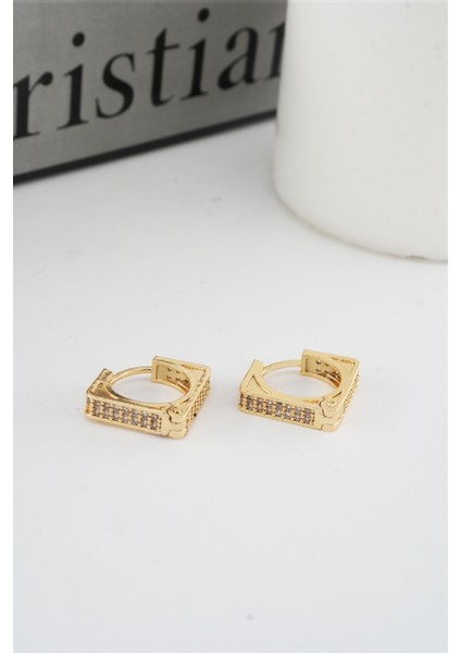 Kadın Vip Seri Zirkon Taşlı 1.6 cm Kare Model Küpe fırsatları
