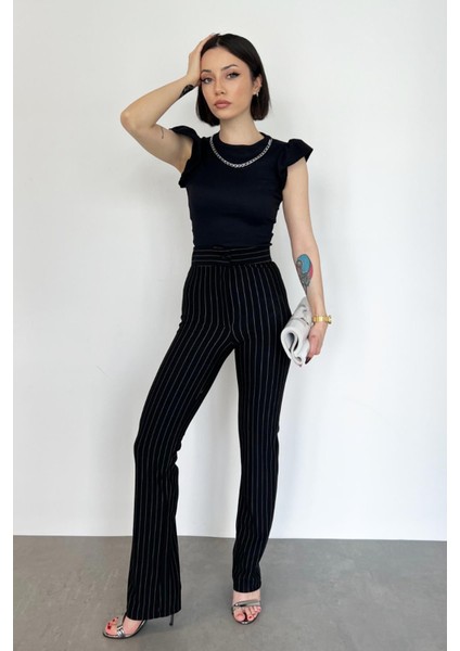 Kolye Detaylı Bluz