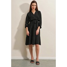 Hazelin Kadın Siyah V Yaka Beli Lastikli Kuşaklı Volanlı Elbise HZL23S-BD123691