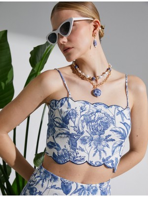 Koton Melis Ağazat x Koton  Crop Askılı Çiçekli Keten Karışımlı Bluz