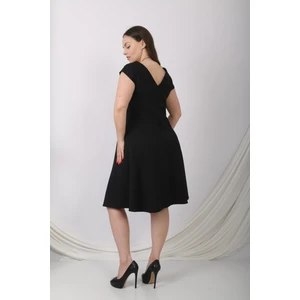 Butik Miza Kloş Kolyeli Büyük Beden Elbise