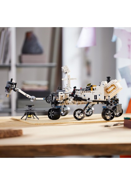 Technic NASA Mars Rover Perseverance 42158 - Bilim ve Uzay Projelerini Seven 10 Yaş ve Üzeri Çocuklar İçin  Yaratıcı Oyuncak Yapım Seti (1.132 Parça)