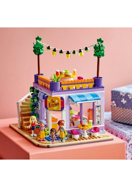 ® Friends Heartlake City Mutfak Atölyesi 41747 - 8 Yaş ve Üzeri Çocuklar İçin Yaratıcı Oyun Aksesuarları İçeren Yaratıcı Oyuncak Yapım Seti (695 Parça)