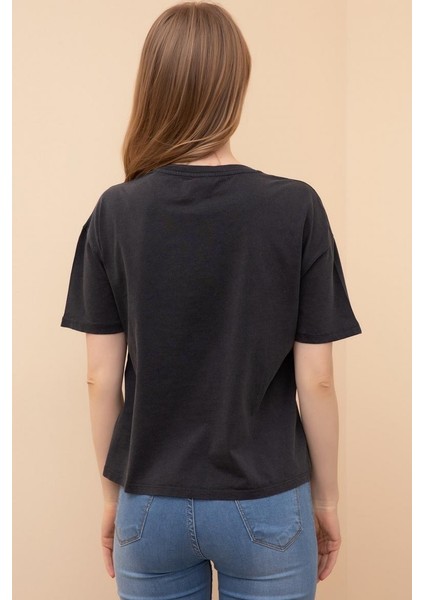 Kadın Füme Renk Pamuklu Bisiklet Yaka Diva Baskılı Kısa Kollu T-Shirt modelleri