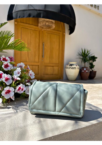 Kapitone Kadın Mini Mint Yeşili Deri Çapraz Askılı Omuz ve El Çantası Celia fırsatları