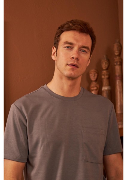 Erkek Comfort Fit Cepli T-Shirt Gri MARS25 fırsatları