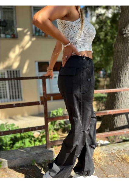Siyah Beli Paçası Büzgü Detaylı Pantolon fırsatları