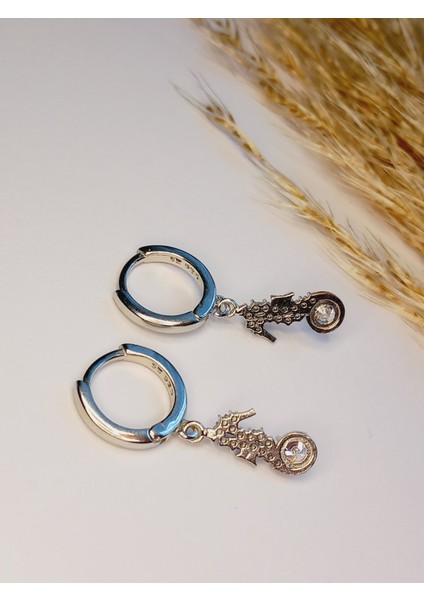 925 AYAR GÜMÜŞ ZİRKON TAŞLI SALLANTILI DENİZ ATI TREND KADIN KÜPE YILBAŞI YENİ YIL HEDİYE fiyatları