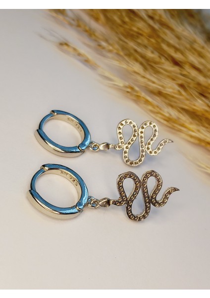 925 AYAR GÜMÜŞ ZİRKON TAŞLI SALLANTILI YILAN FİGÜRLÜ TREND KADIN KÜPE YILBAŞI YENİ YIL HEDİYE fiyatları