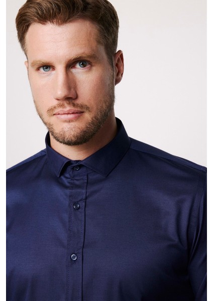 Slim Fit Likralı Düz Pamuk Saten Erkek Lacivert Gömlek