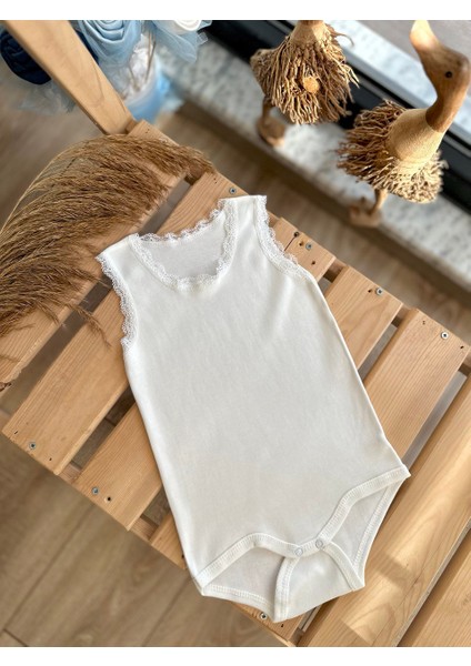 Kız Bebek 4 Lü Paket Dantelli Body ve Zıbın