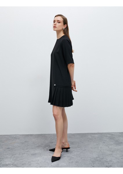 Kısa Elbise Pile Detaylı Düğmeli Kısa Kollu