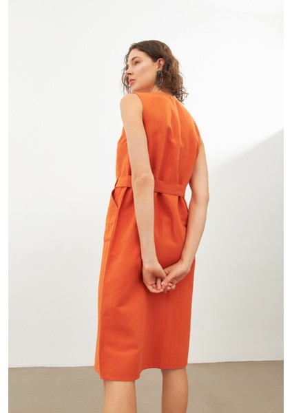 Kiremit Keten V Yaka Kuşaklı Kolsuz Midi Elbise fırsatları