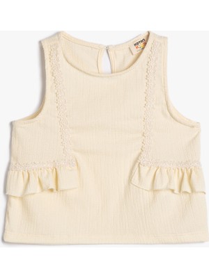 Koton Kız Çocuk Fırfırlı Kolsuz Üst Yuvarlak Yaka Arkadan Düğme Kapamalı Beyaz Renk