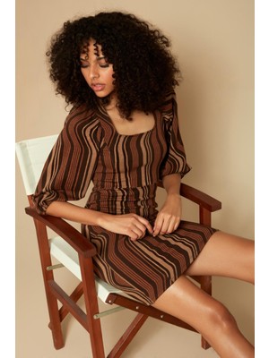 Select Moda Kadın Kare Yaka Balon Kollu Elbise