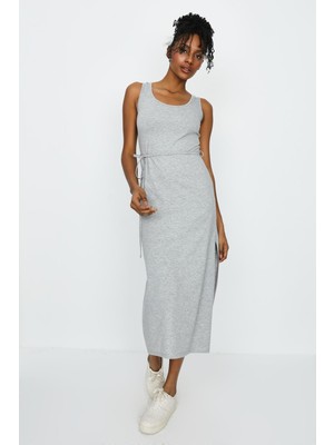 Select Moda Kadın Beli Kuşaklı Yırtmaçlı Uzun Elbise