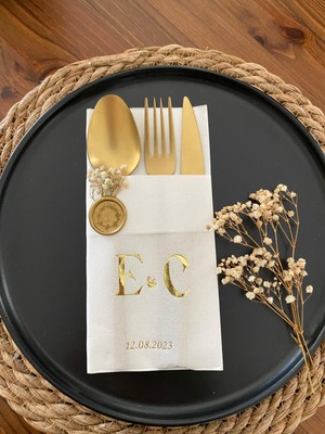 Kidspartim Beyaz Üzeri Gold Mühür Yaldızlı  E & C Detaylı Cepli Peçete 50 Adet