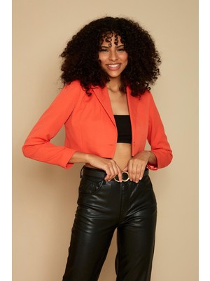 Select Moda Kadın Tek Düğme Kapamalı Crop Blazer Ceket