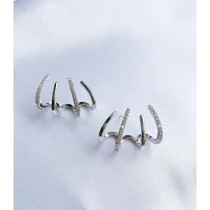 Çelik Dört Pençe Küpe Gümüş Renk