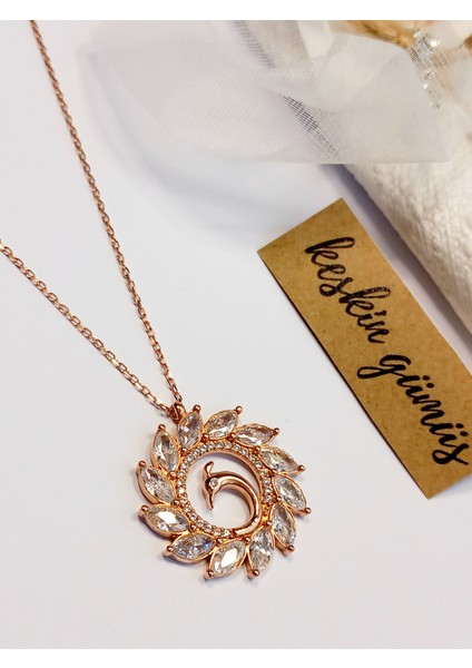 925 Ayar Gümüş Büyük Zirkon Taşlı Madalyon Kuğu Figürlü Gold Kadın Kolye