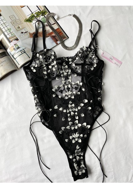 Eleos Boutique Siyah Işlemeli Bodysuit