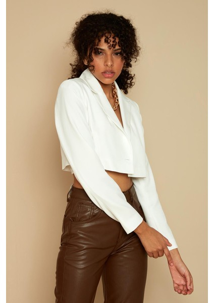 Kadın Tek Düğme Kapamalı Crop Blazer Ceket