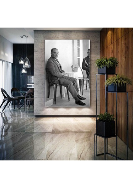 Mustafa Kemal Atatürk Sandalyede Oturan Kanvas Tablo