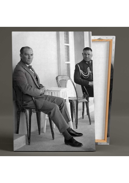 Mustafa Kemal Atatürk Sandalyede Oturan Kanvas Tablo
