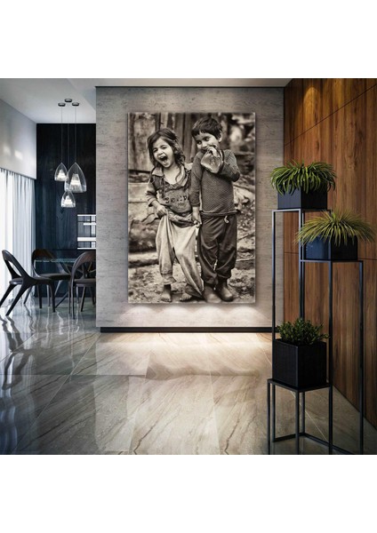 Gülümseyen Kardeşler Mutluluğun Fotoğrafı Kanvas Tablo